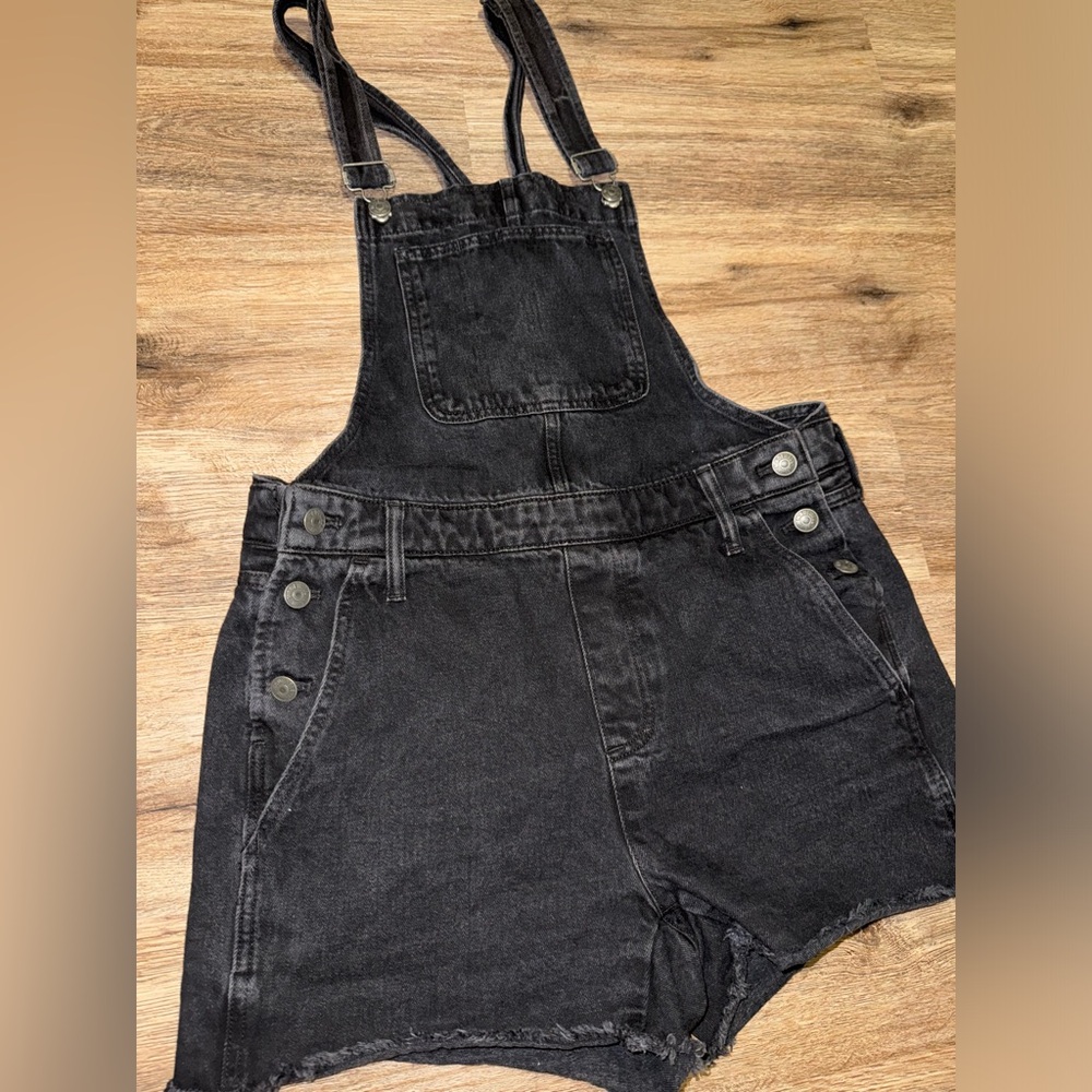 Madewell women’s black shorts overalls